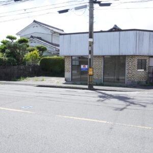恒久3丁目　土地建物　土地面積111坪　県道沿いの立地 