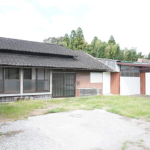 国富町深年　中古戸建　インナーガレージ付　移住・スローライフ・農地利用希望者向き 